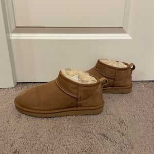 UGG Minis in Chestnut